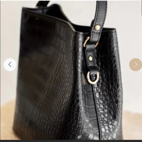 NWT $188 AOTA Elena Everyday Crossbody Bucket
Vegan Leather Bag MOCK CROC Black - Picture 7 of 7